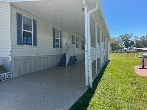 A home in PALMETTO