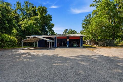 Photo of 16260 NW Us Highway 441, Alachua, FL 32615 (MLS # GC539705)
