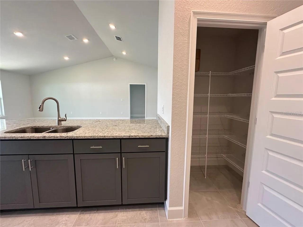 OAKS AT OCALA CROSSINGS S - Residential Lease
