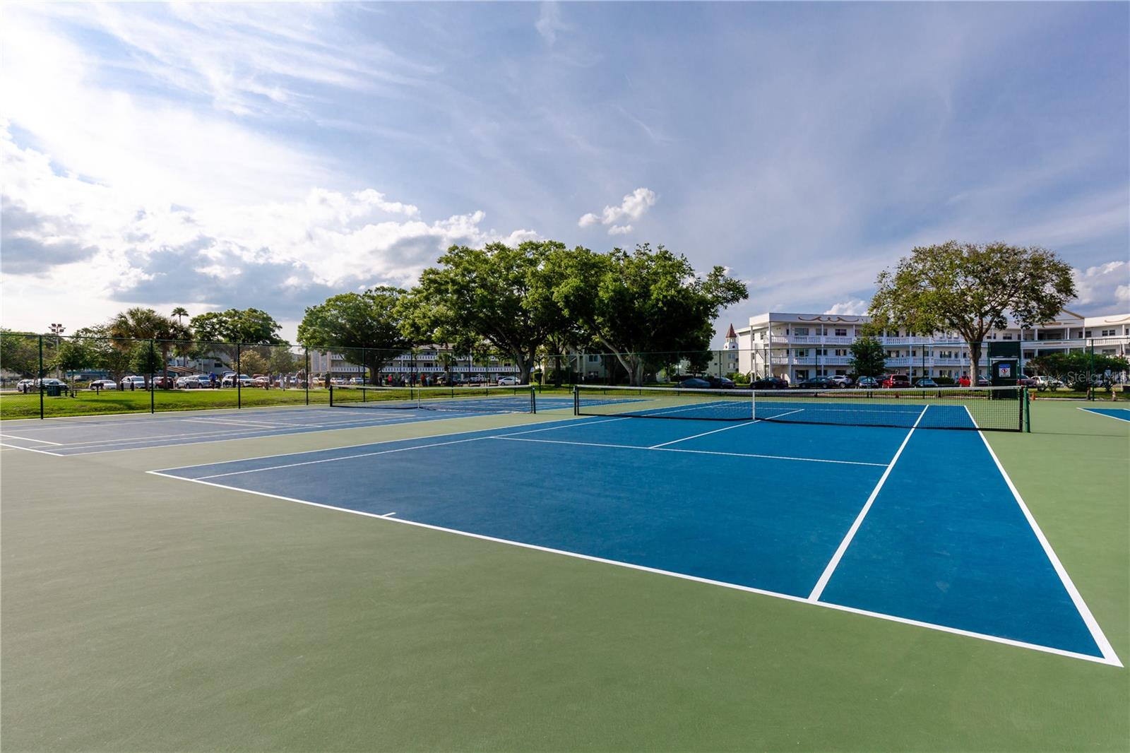 ON TOP OF THE WORLD - Residential