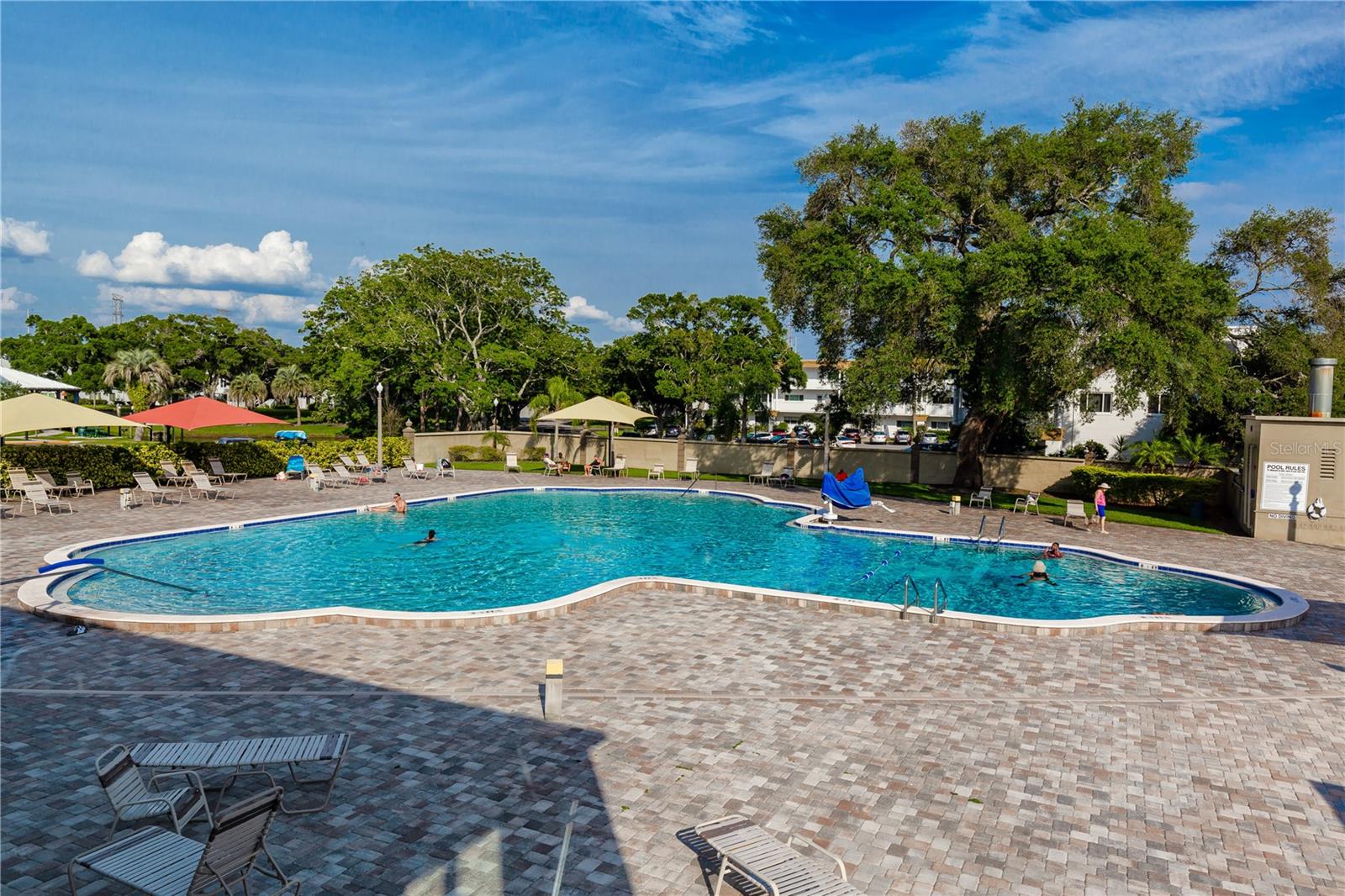 ON TOP OF THE WORLD - Residential