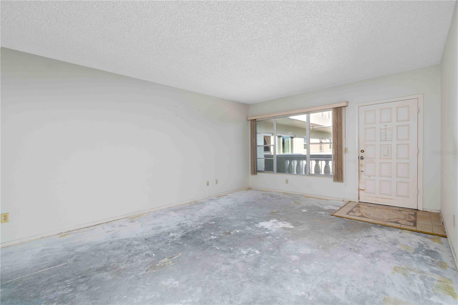 ON TOP OF THE WORLD - Residential