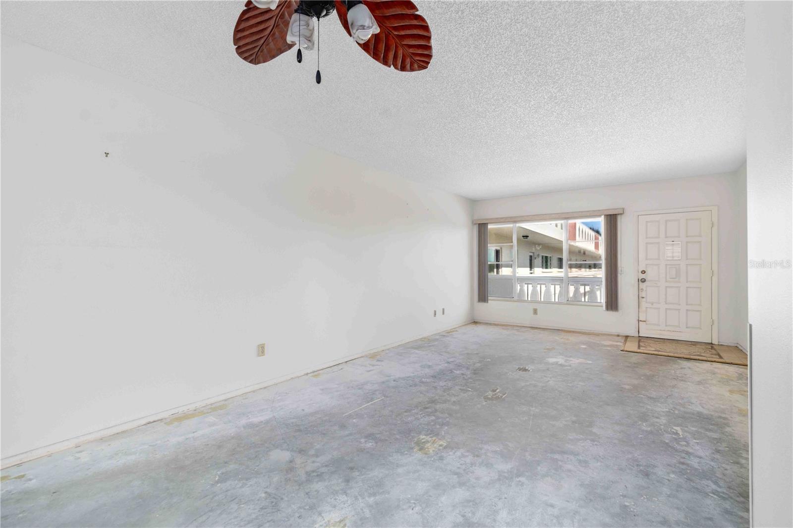 ON TOP OF THE WORLD - Residential