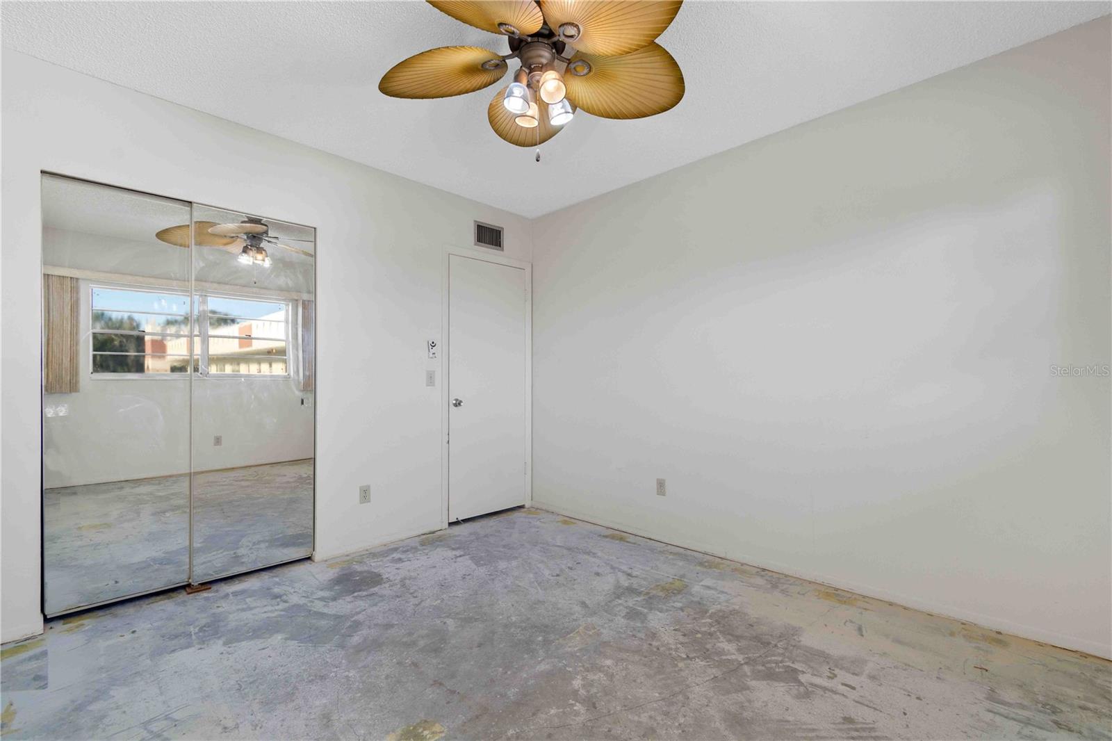 ON TOP OF THE WORLD - Residential