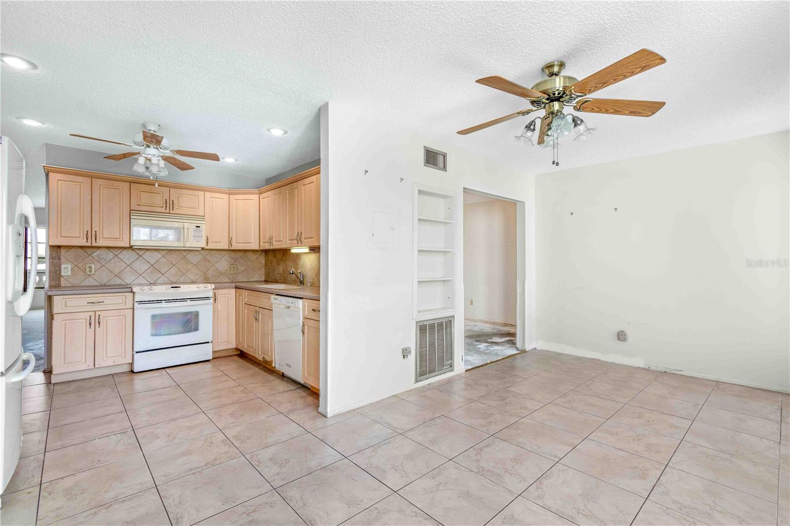 ON TOP OF THE WORLD - Residential