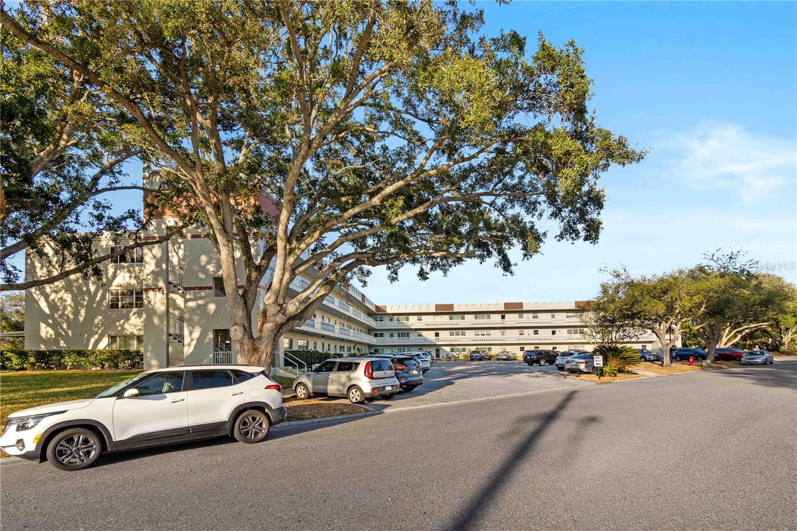 ON TOP OF THE WORLD - Residential