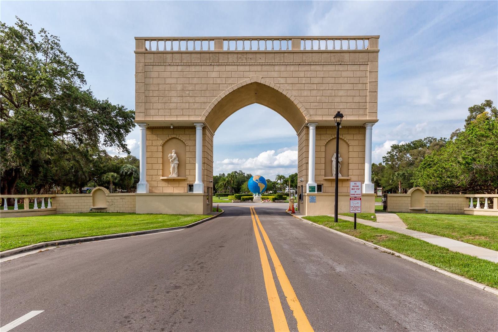 ON TOP OF THE WORLD - Residential