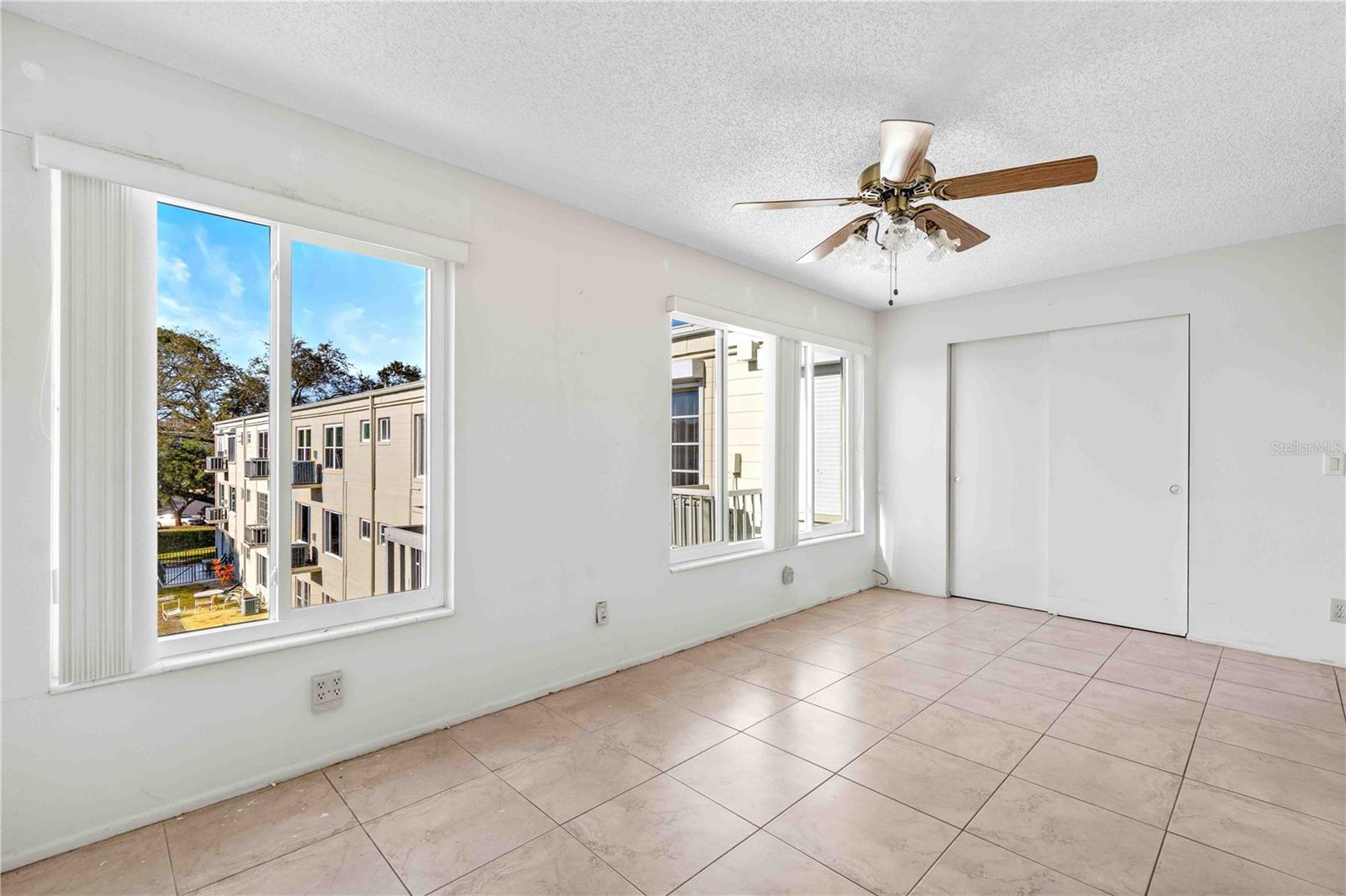 ON TOP OF THE WORLD - Residential