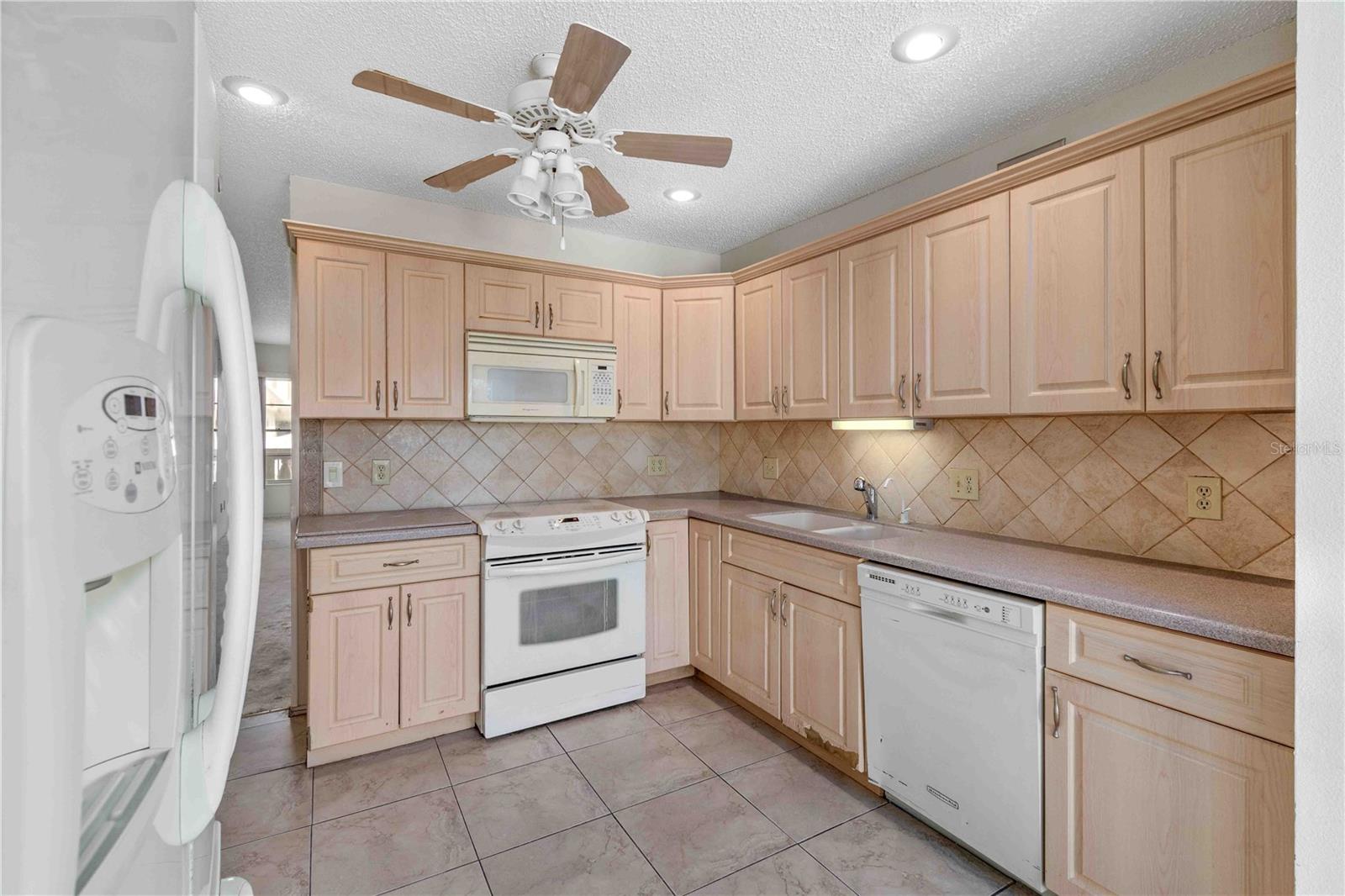 ON TOP OF THE WORLD - Residential