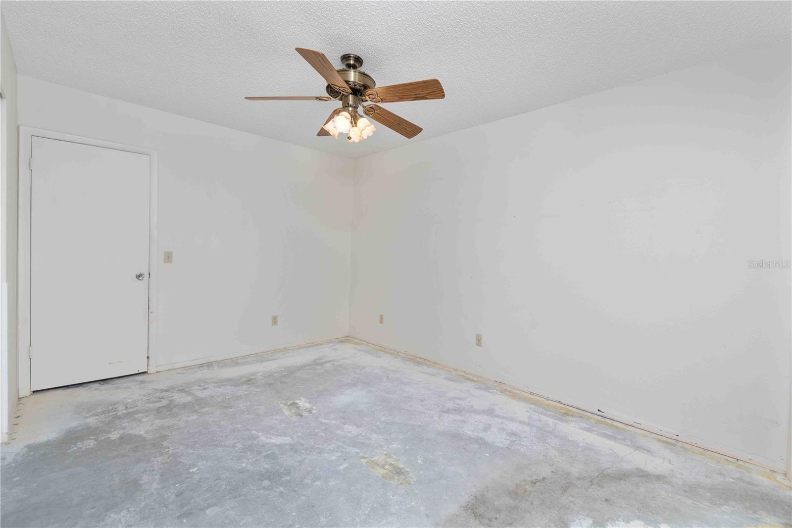 ON TOP OF THE WORLD - Residential