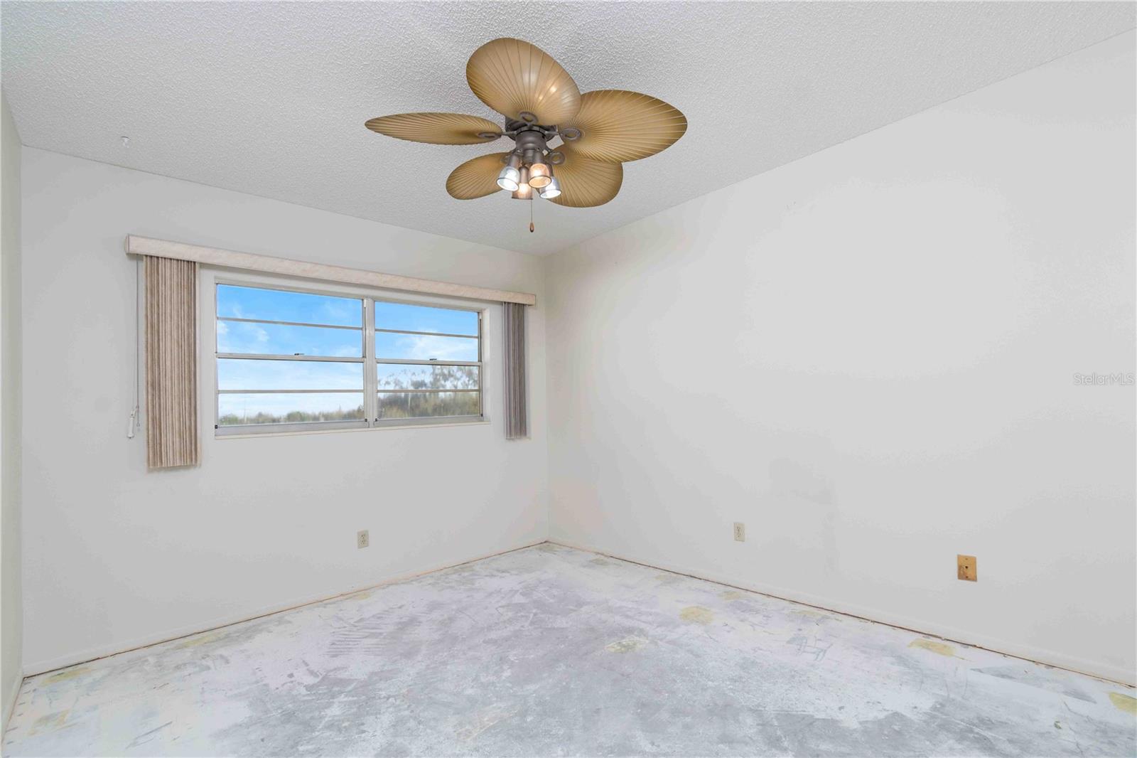 ON TOP OF THE WORLD - Residential