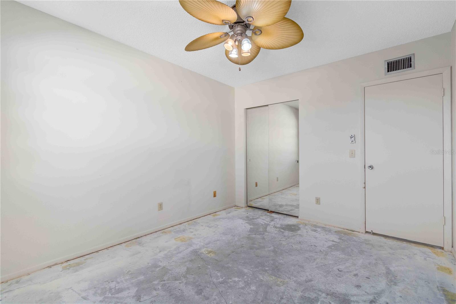 ON TOP OF THE WORLD - Residential