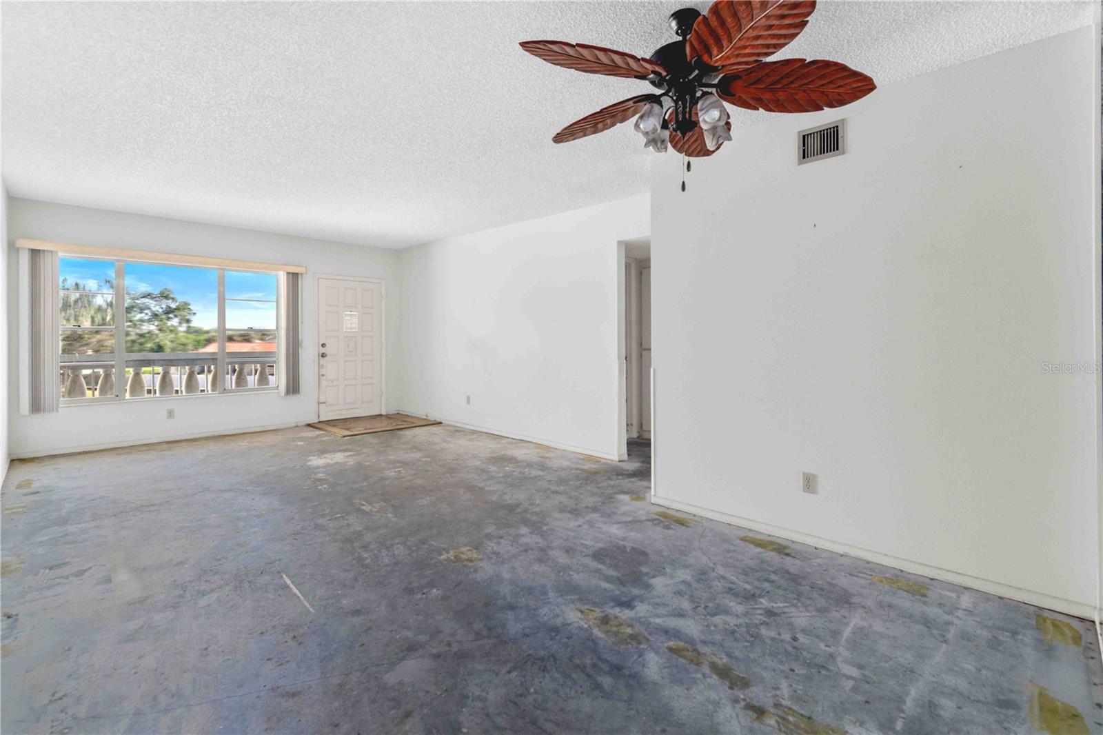 ON TOP OF THE WORLD - Residential