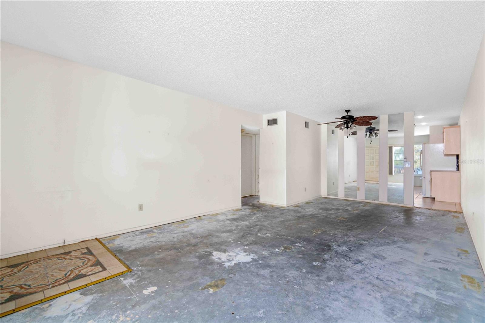 ON TOP OF THE WORLD - Residential