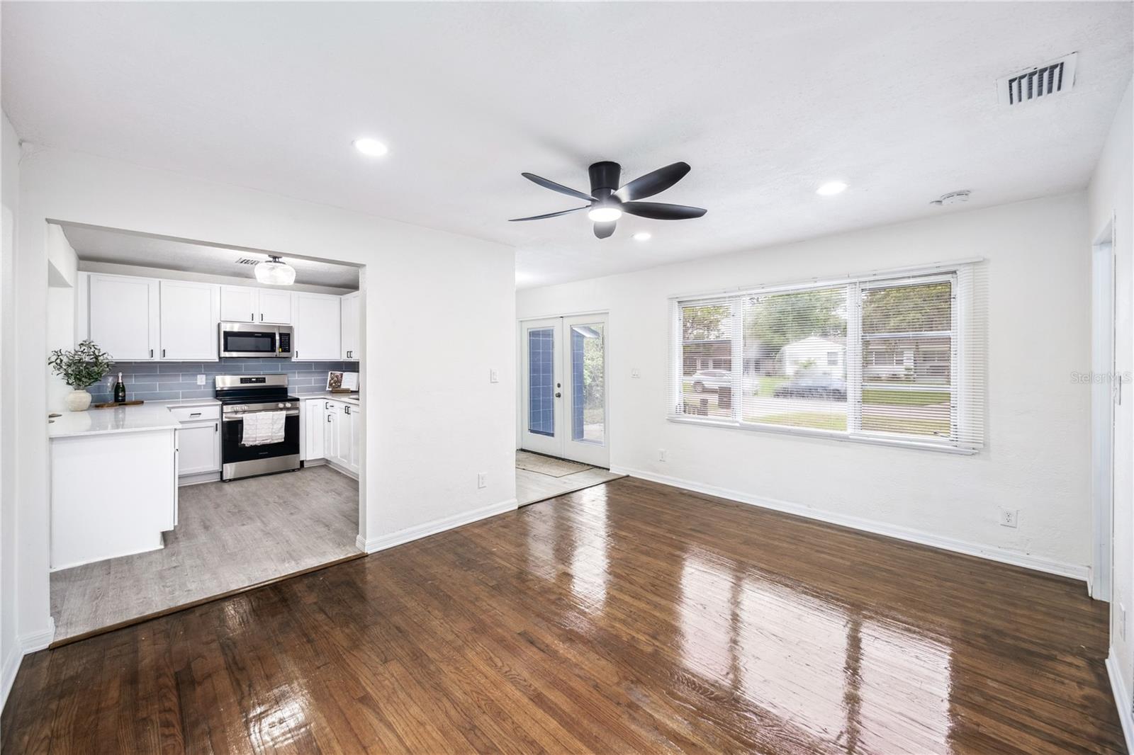 3007 KNOLLWOOD CIRCLE