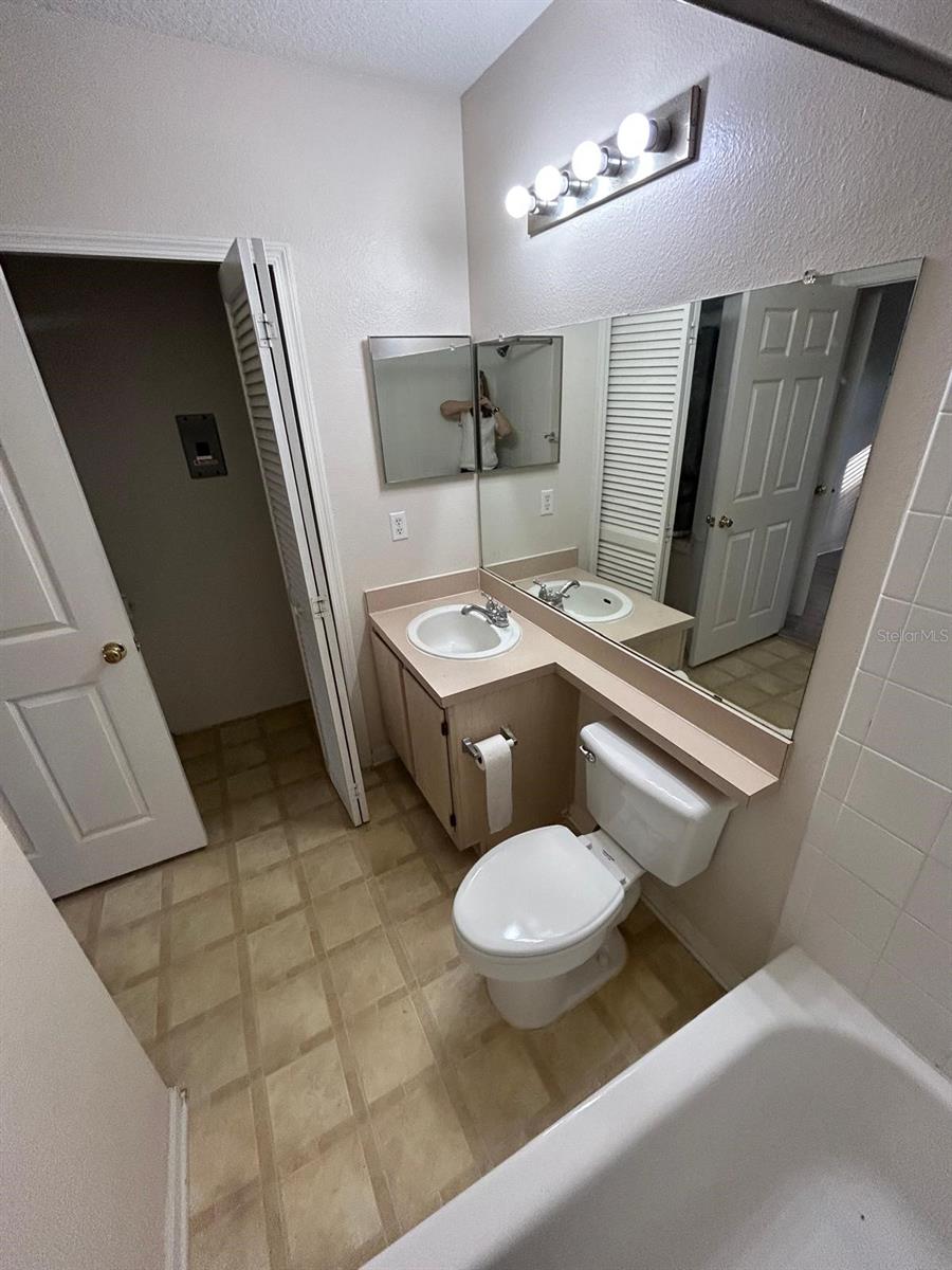 SUNERT LAKE - Residential