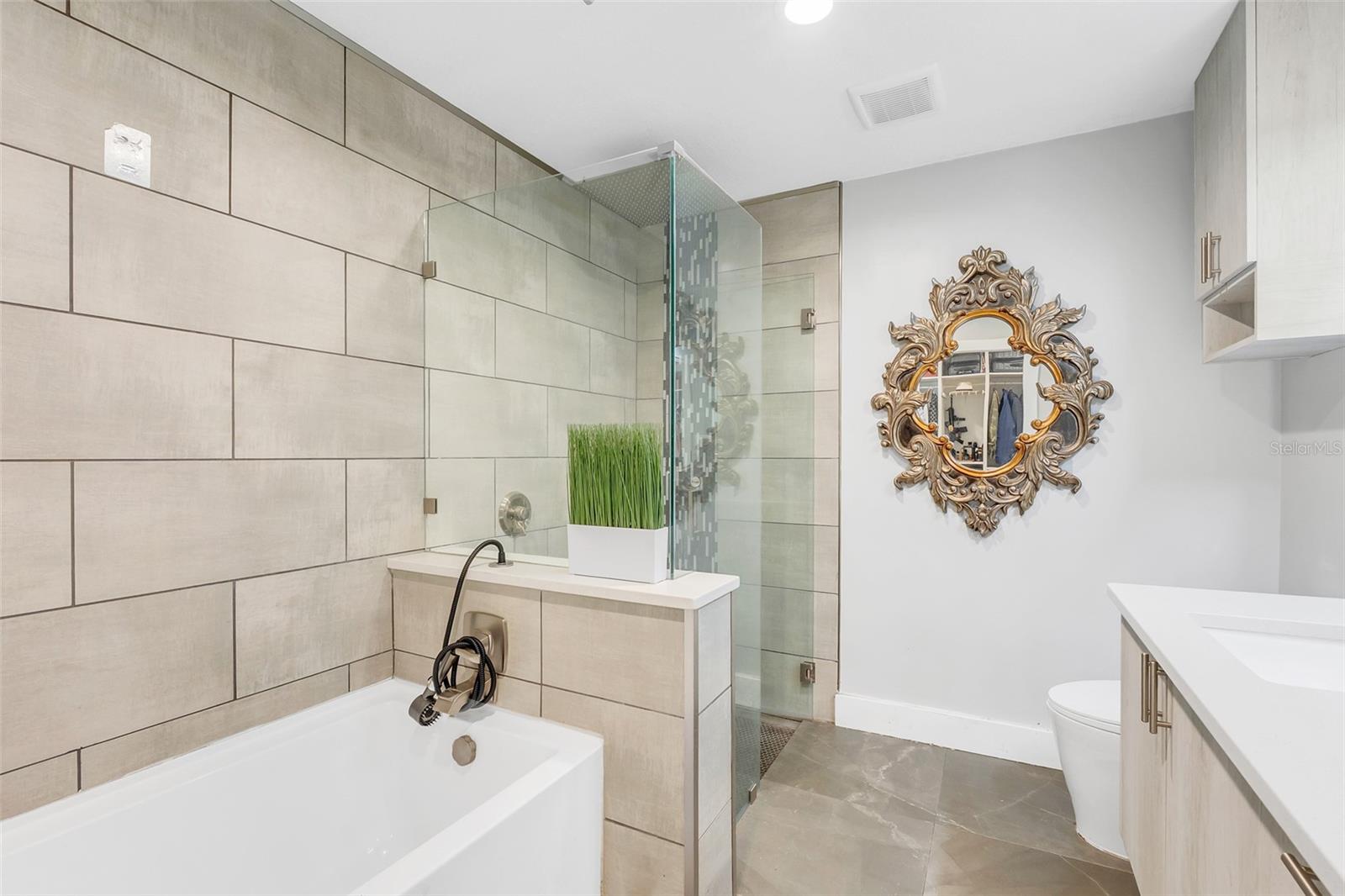 BAY LAKES AT GRANADA SEC 05 - Residential