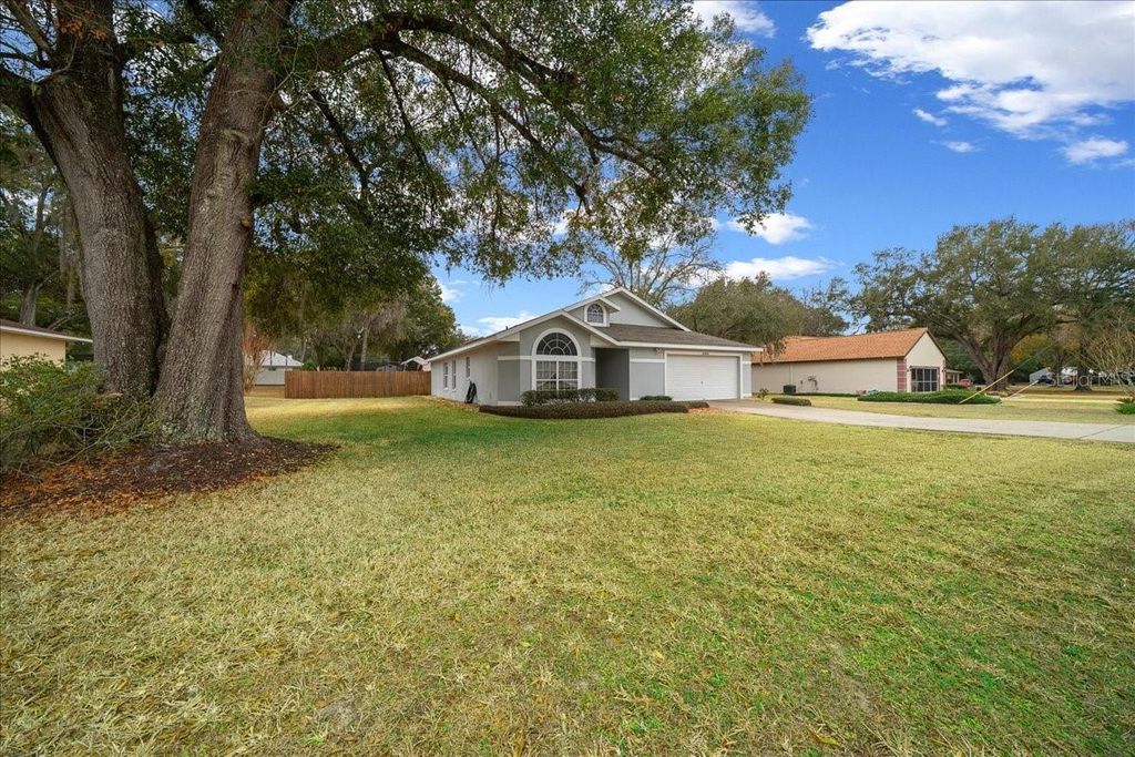 Photo of 6002 SW 107th Street, Ocala, FL 34476 (MLS # OM718902)