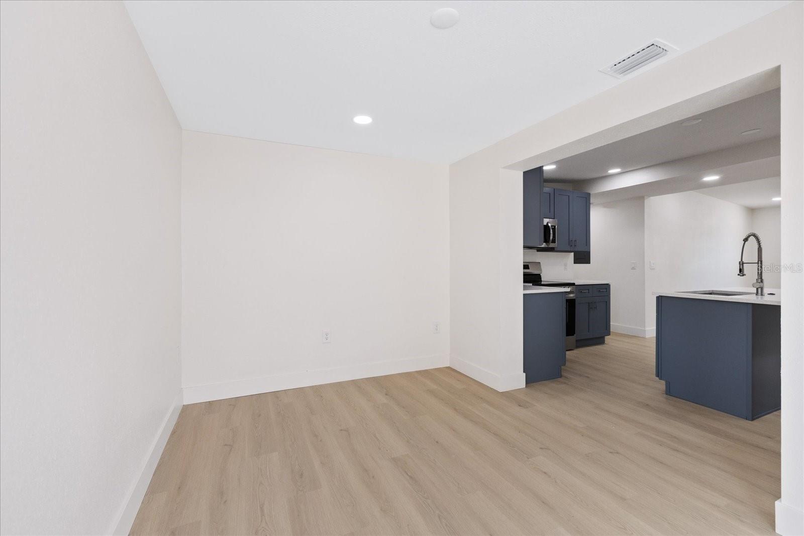 4104 W MONTGOMERY TERRACE