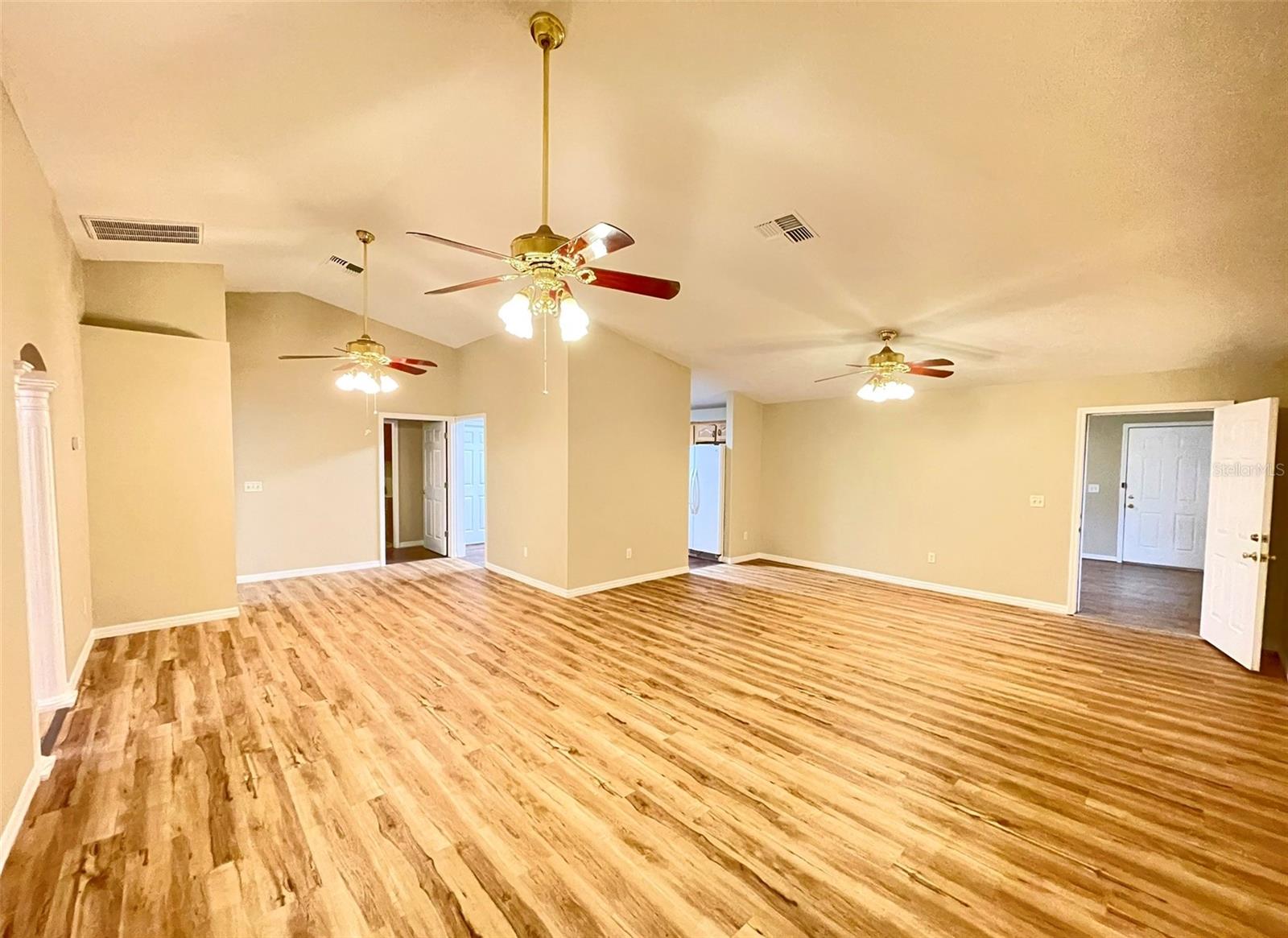 2105 VICKERY LANE