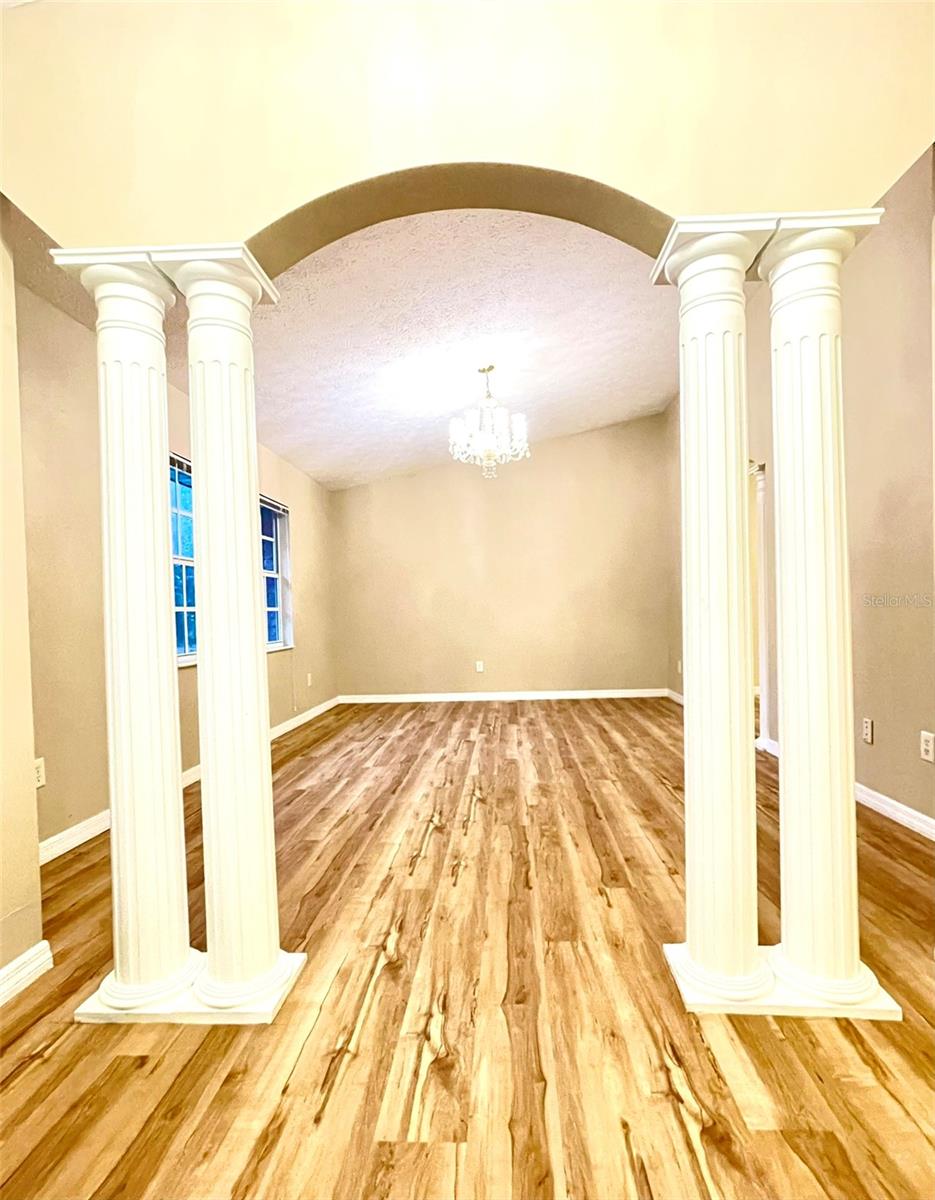2105 VICKERY LANE