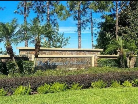 A home in AUBURNDALE