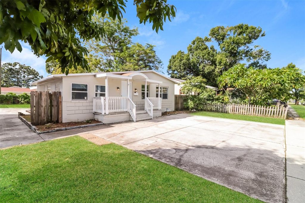 Photo of 2626 15th Avenue N, St Petersburg, FL 33713 (MLS # O6353523)