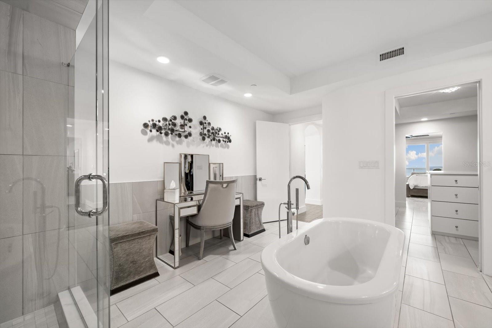 ONELLA CONDO - Residential