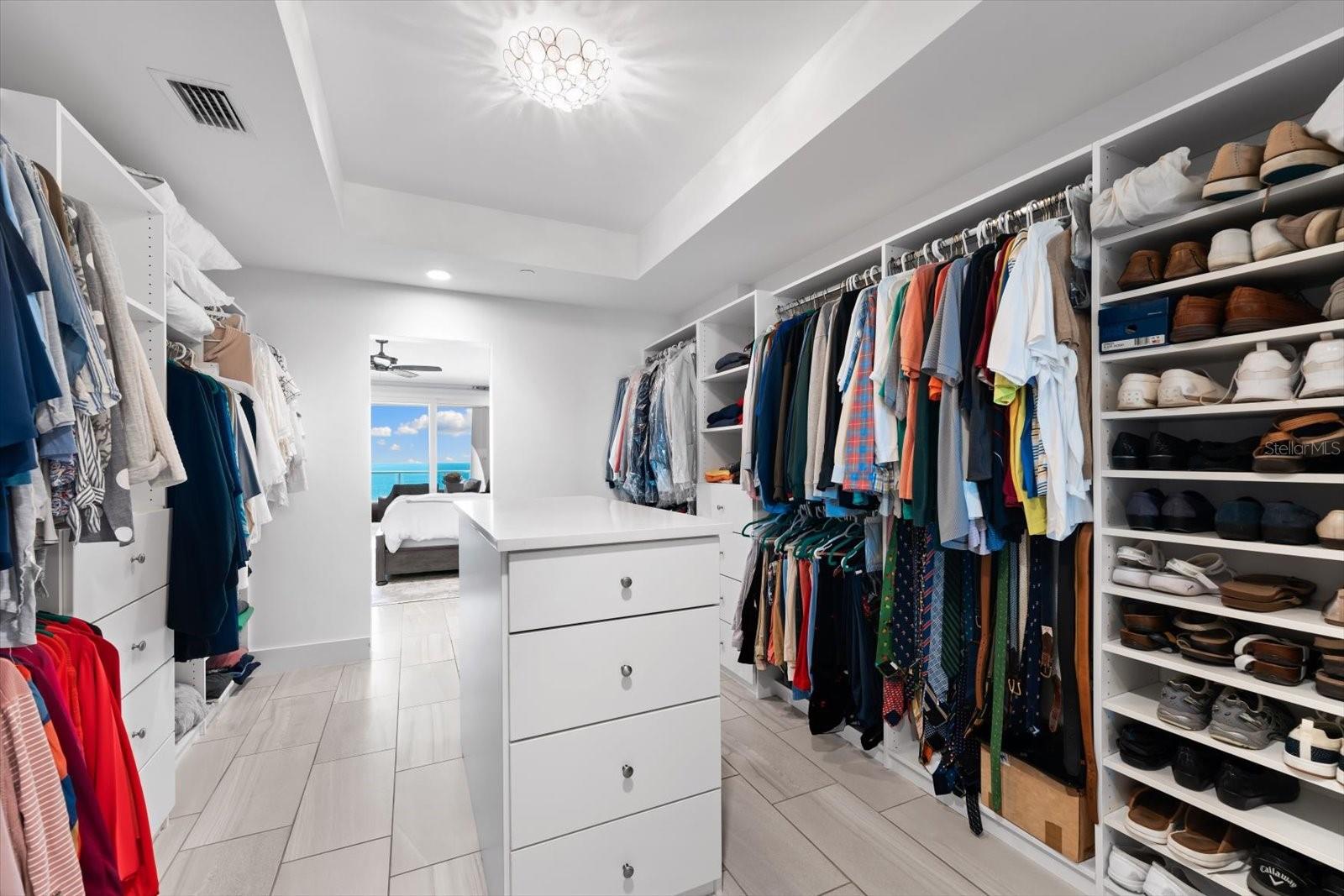 ONELLA CONDO - Residential