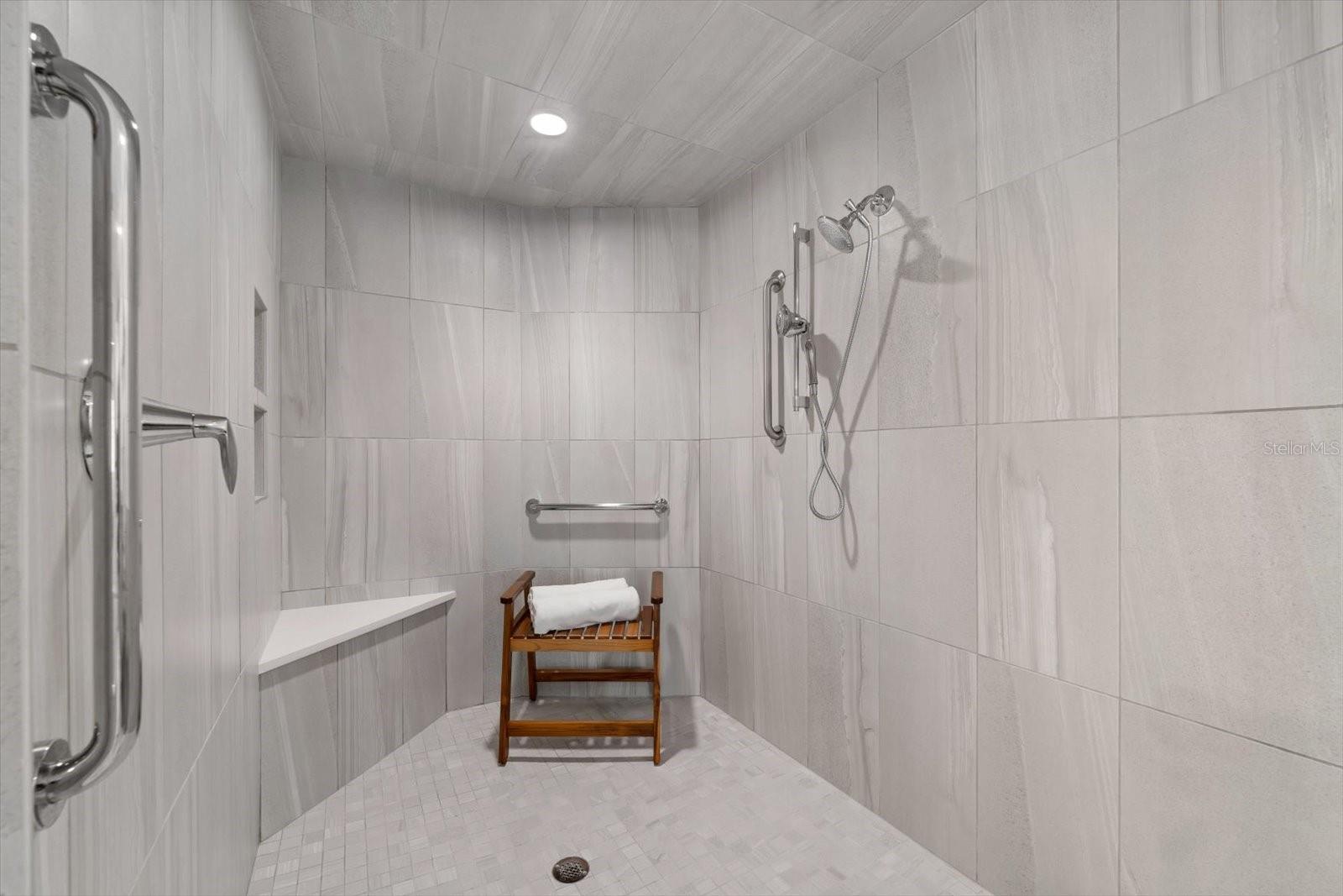 ONELLA CONDO - Residential