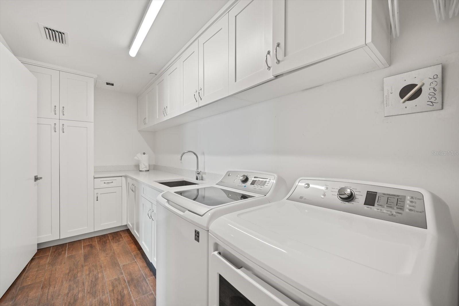 ONELLA CONDO - Residential