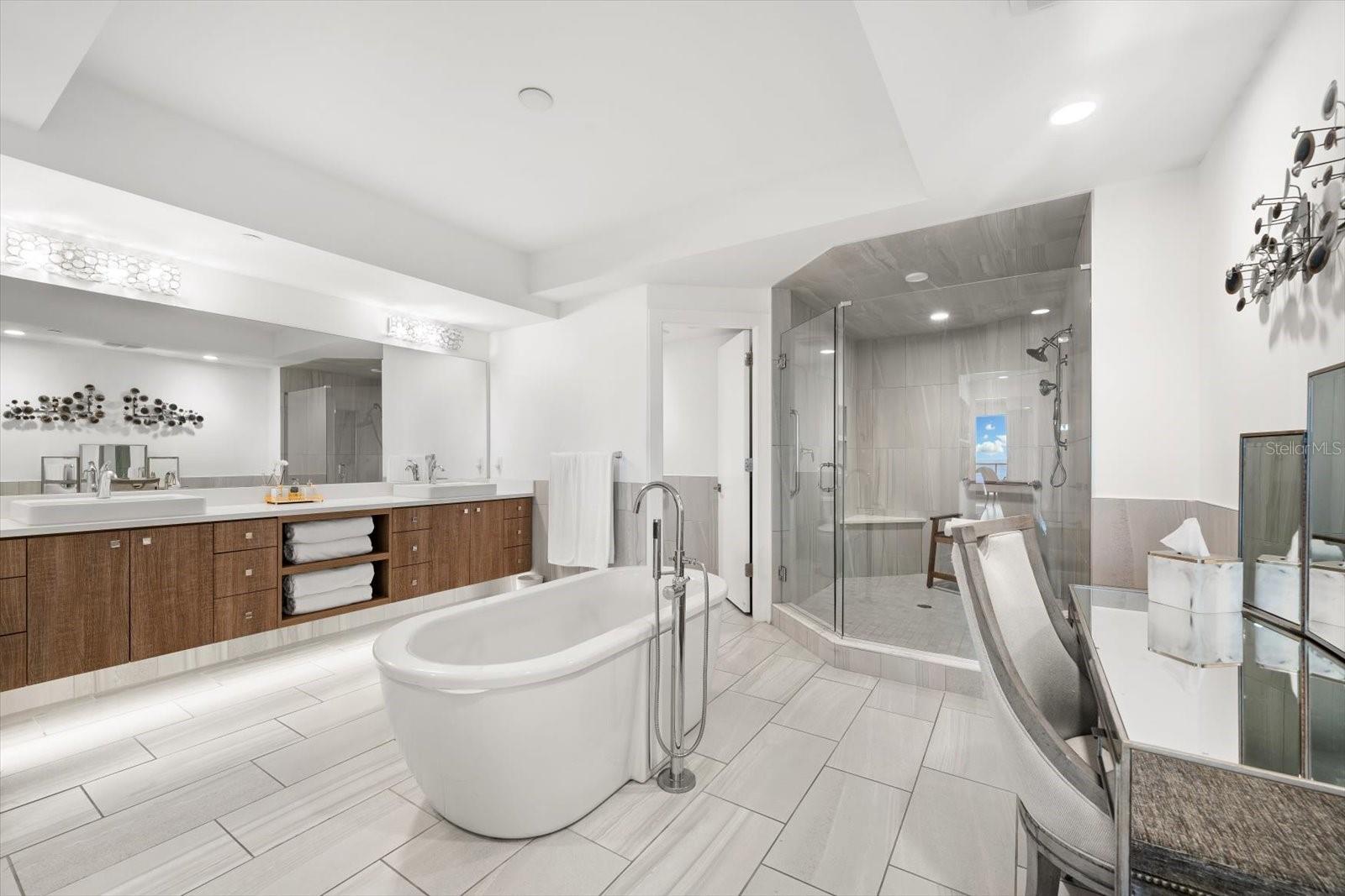 ONELLA CONDO - Residential