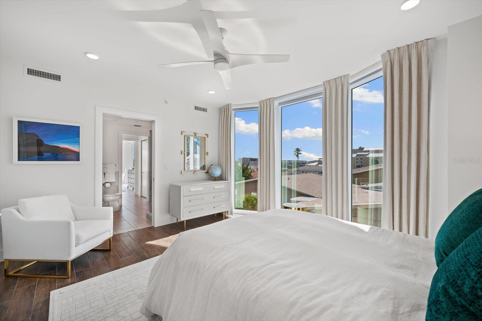 ONELLA CONDO - Residential