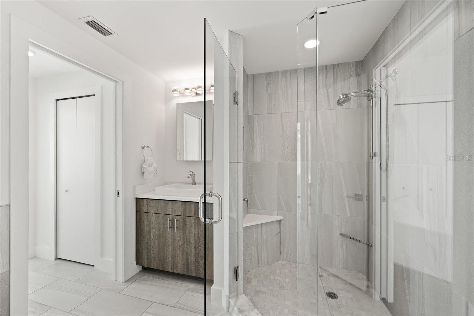 ONELLA CONDO - Residential