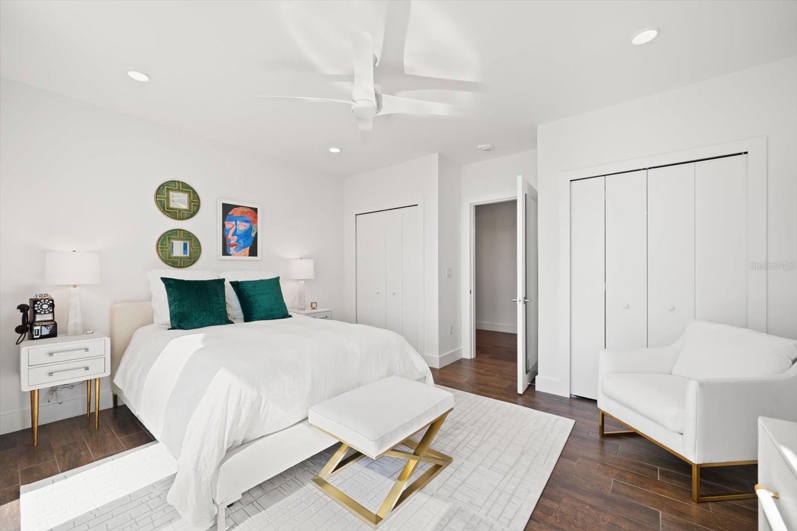 ONELLA CONDO - Residential