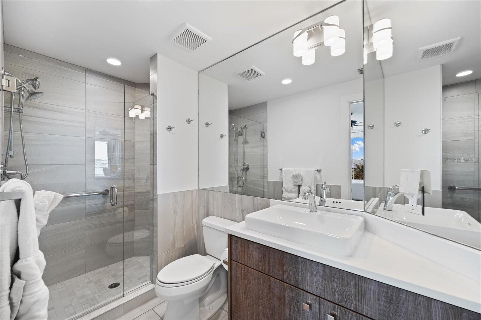 ONELLA CONDO - Residential