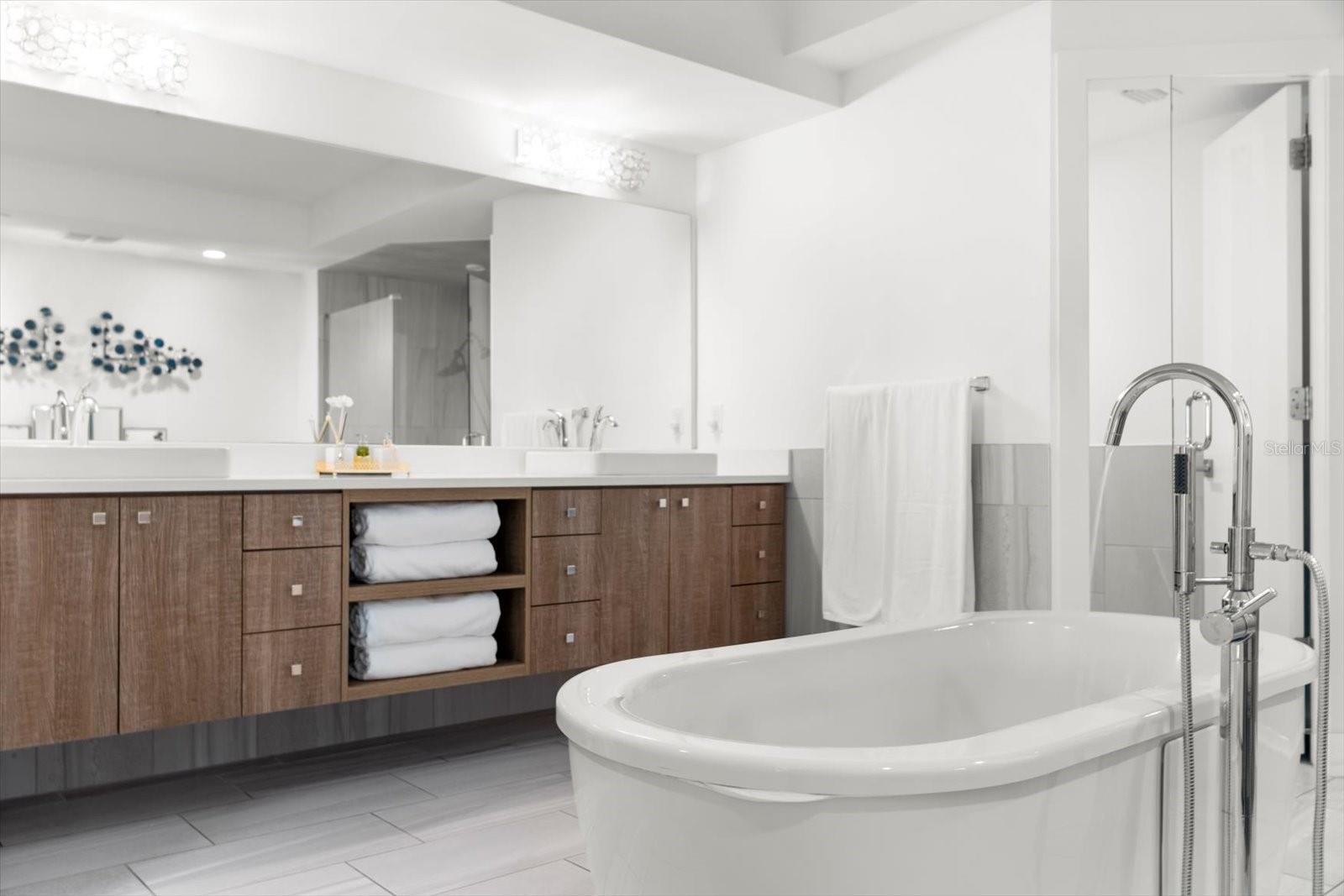 ONELLA CONDO - Residential