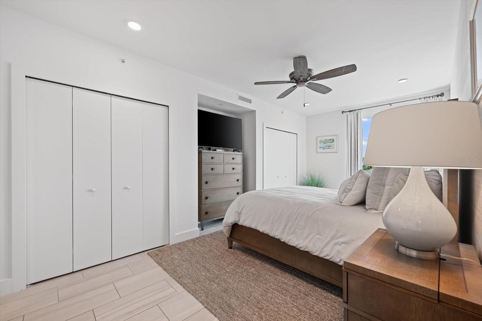 ONELLA CONDO - Residential