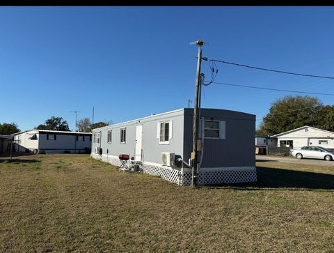 Photo of 34944 3rd Avenue, Leesburg, FL 34788 (MLS # G5108734)