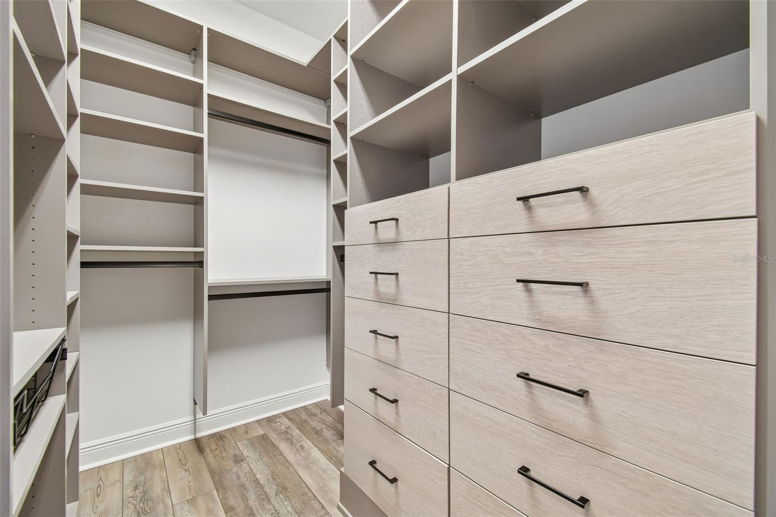 FLORABLU ESTATES - Residential