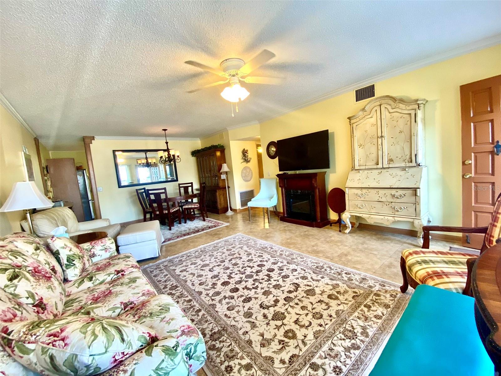 ON TOP OF THE WORLD - Residential