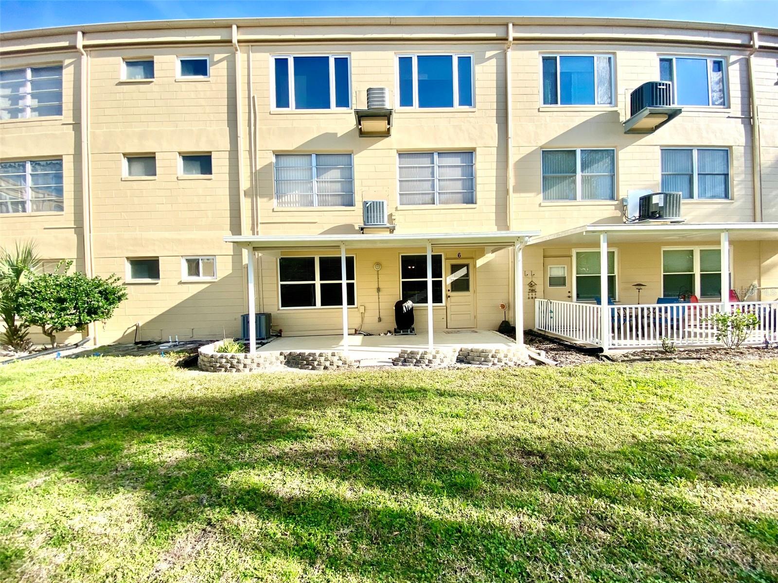 ON TOP OF THE WORLD - Residential