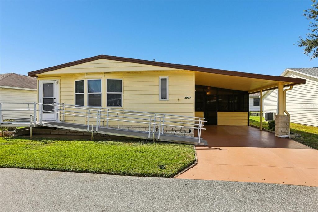 Photo of 4933 Colonnades Circle E, Lakeland, FL 33811 (MLS # A4669591)