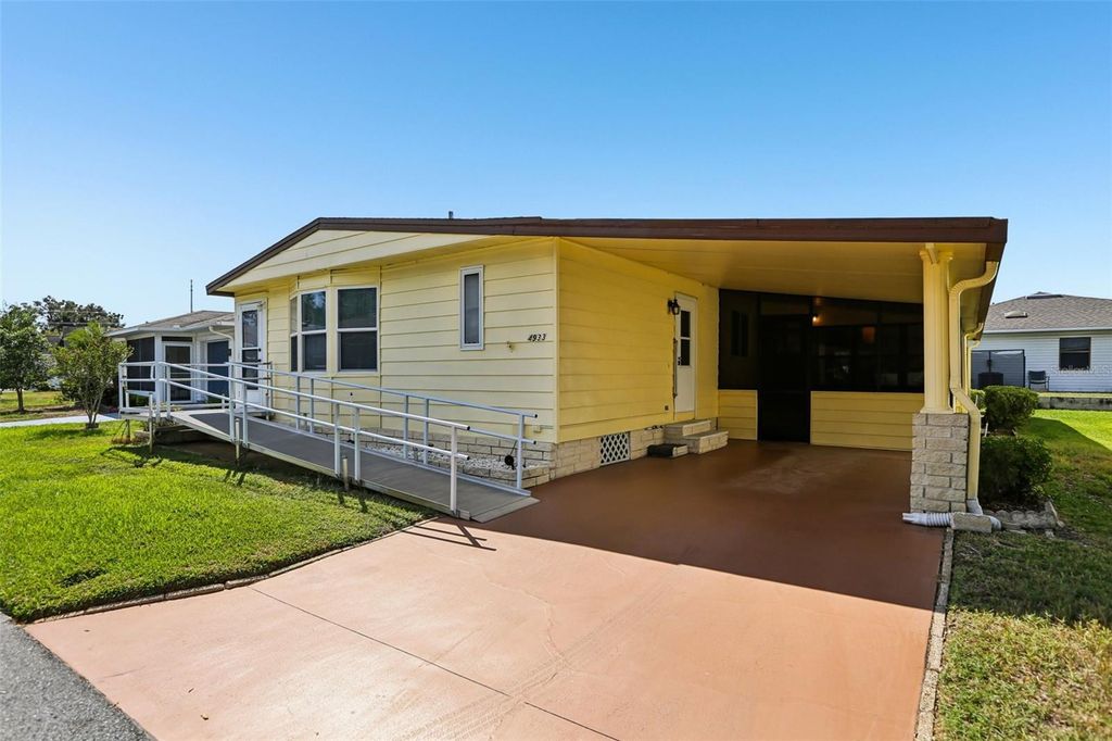 Photo of 4933 Colonnades Circle E, Lakeland, FL 33811 (MLS # A4669591)