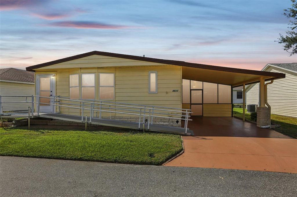 Photo of 4933 Colonnades Circle E, Lakeland, FL 33811 (MLS # A4669591)