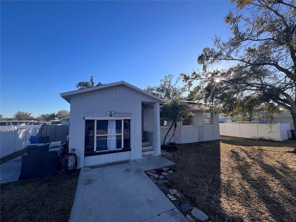 Photo of 520 Fairhope Drive, Apollo Beach, FL 33572 (MLS # L4958913)