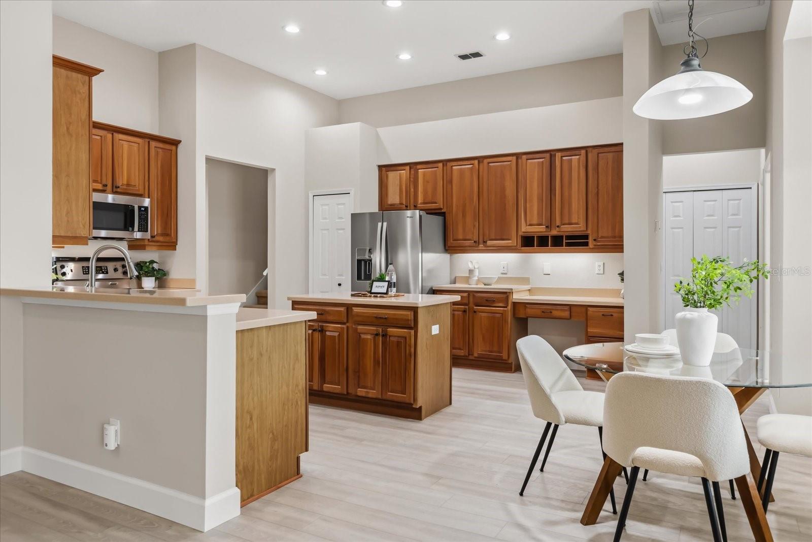 KINGS POINTE - Residential