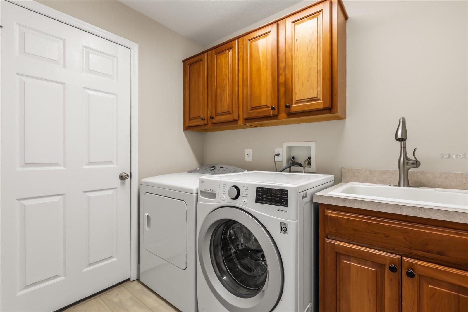 KINGS POINTE - Residential