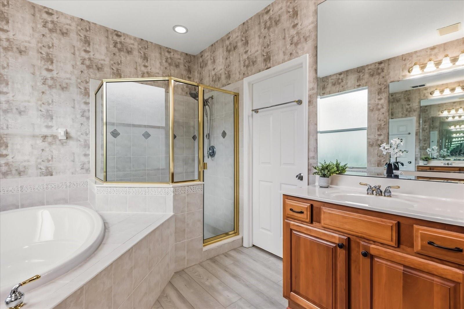 KINGS POINTE - Residential