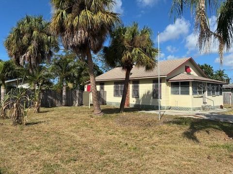 Photo of 2406 10th Street W, Bradenton, FL 34205 (MLS # A4669783) Photo of 2406 10th Street W, Bradenton, FL 34205 (MLS # A4669783)
